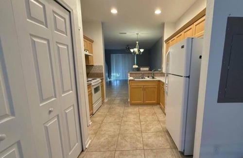 Riverview House | Townhome Retreat -WiFi Laundry access and AC with charming bedroom! RM ONLY