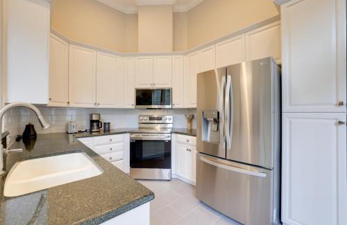 Gainesville House | Townhome with Patio Less Than 5 Mi to UF Campus!