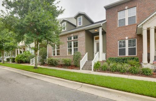 Gainesville House | Townhome with Patio Less Than 5 Mi to UF Campus!