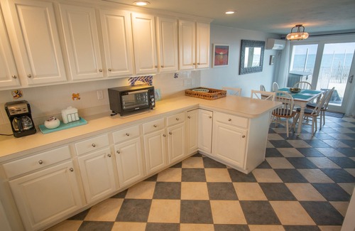 North Truro House | Townhouse Beach Front Living - 2BD 3BA - Central AC - Linen Towels provided