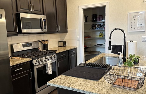 Colorado Springs House | Townhouse, close I25, Air Force Academy, walk to restaurants, movies, bowling