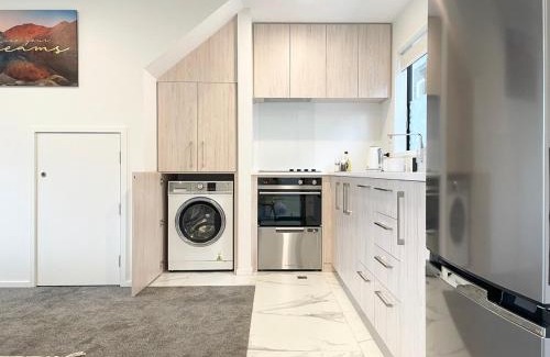 Addington Apartment | Townhouse Close to Everything