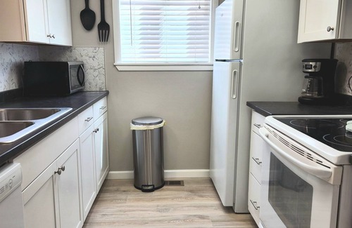 Caldwell House | Townhouse/Heart of Caldwell/Near Hospital+BBQ