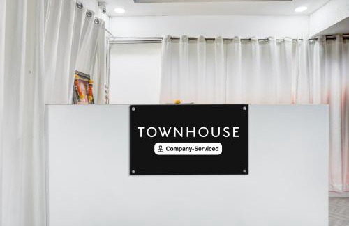 Mundhwa Hotel | Townhouse Koregaon Park Formerly Red Velvet Suite