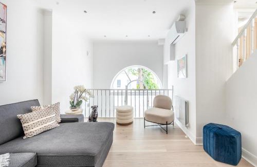 Pembridge House | Townhouse moments from Hyde Park & Notting Hill - FREE Luggage Storage nearby and in unit Washing Machine & Dryer