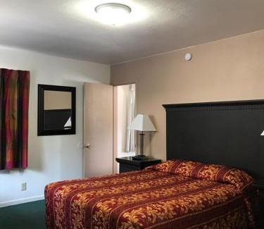 Weed Hotel | Townhouse Motel