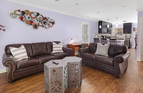 Northeast Raleigh House | Townhouse that is minutes from Downtown Raleigh