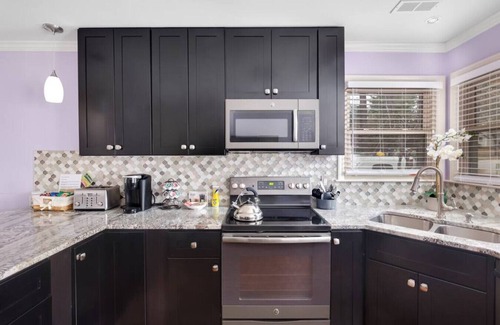 Northeast Raleigh House | Townhouse that is minutes from Downtown Raleigh