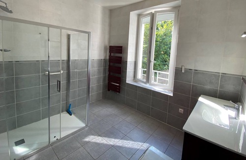 Neuvy-sur-Loire House | Townhouse with private garden bordered by the river