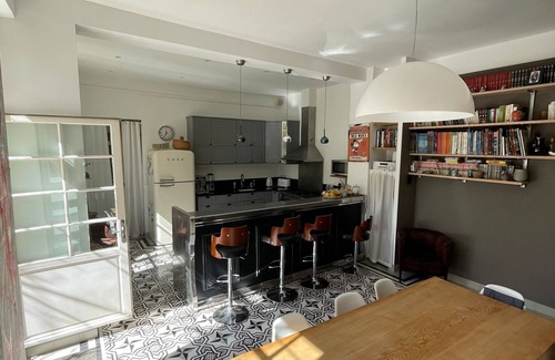 Cadereau House | TOWNHOUSE WITH SWIMMINGPOOL - Country living in the city