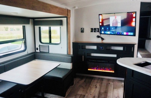 Brentwood House | Toy Hauler Vengence Rouge