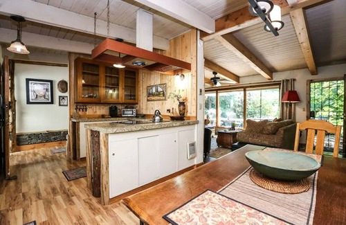 Springfield House | TrackTown 3BR 3 Miles to Hayward Field & Autzen Stadium