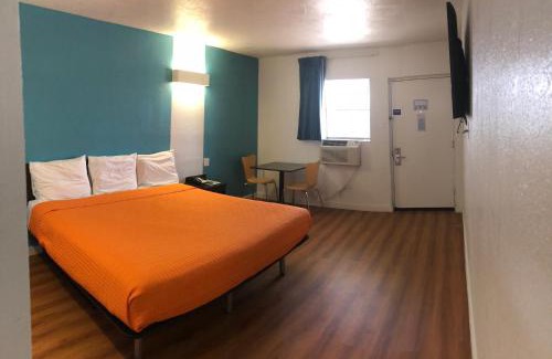 Jacksonville Hotel | Trade Wind Motel