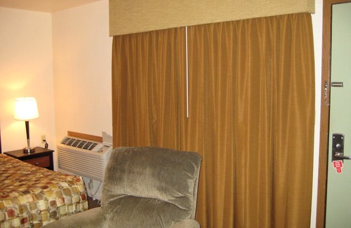 Valentine Hotel | Trade Winds Motel