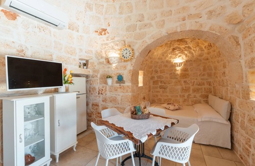 San Michele Salentino Villa | Traditional Holiday Home Trullo Milù with WiFi, Air Conditioning