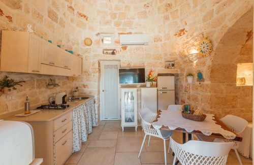 San Michele Salentino Villa | Traditional Holiday Home Trullo Milù with WiFi, Air Conditioning