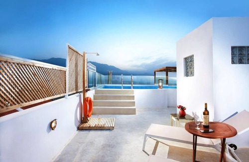 Filaki Villa | Traditional 4bd villa with view,rooftop pool,BBQ!