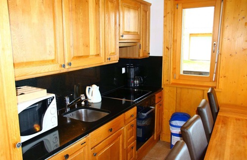 Veysonnaz Apartment | Traditional apartment with balcony