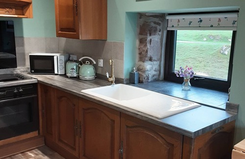 Clachtoll Cottage | Traditional cottage beside the beach