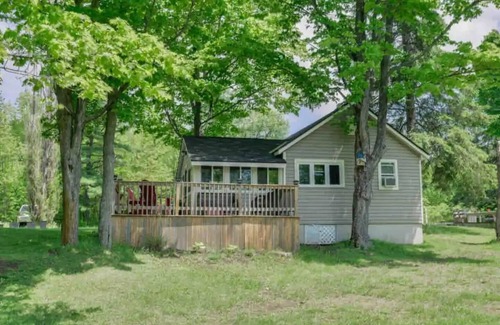 Bala Cottage | Traditional Cottage in Muskoka Lakes Bala