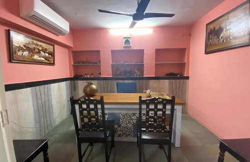 Pink City House | Traditional courtyard Haveli near historic places and in heart of the pink city