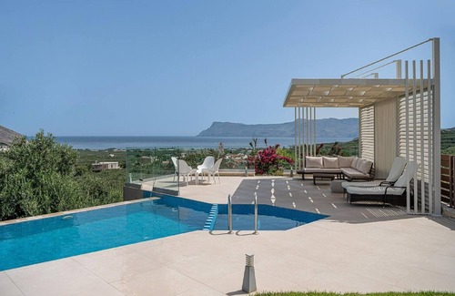 Gramvousa Villa | Traditional Crete Villa | Villa Horizon | 3 Bedrooms | Private Pool & Ouotdoor.