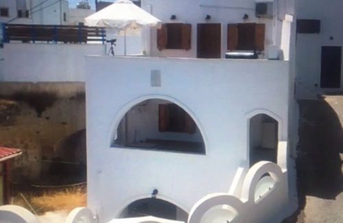 Kamari House | Traditional Greek house in a small village