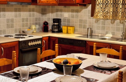 Pylos-Nestoras Villa | Traditional House for Group or Family, 5 minutes from the beach and Golf Course