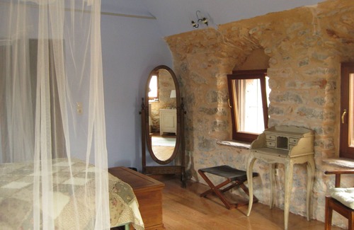 Vessa House | Traditional House