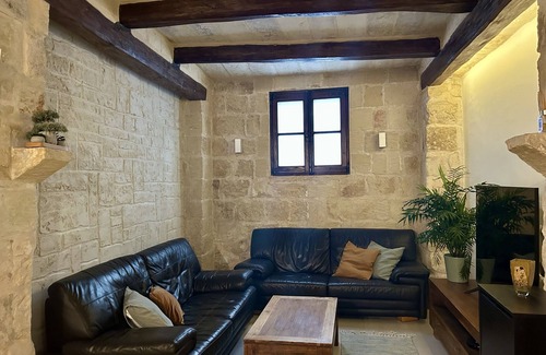 Birkirkara House | Traditional House of Character with Terrace - Central, Cozy & Calm
