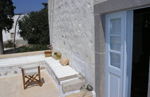 Chora House | Traditional House with Garden in Historic Town by JJ Hospitality-
