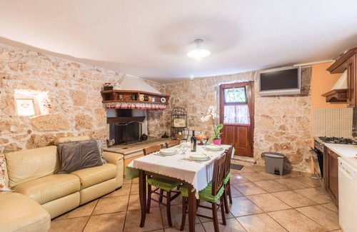Valdebek Apartment | Traditional Istrian House - Family Apartment with swimming pool - near Kamenjak