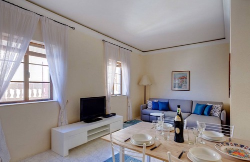 Senglea House | Traditional Maltese Townhouse, Roof Terrace and Views