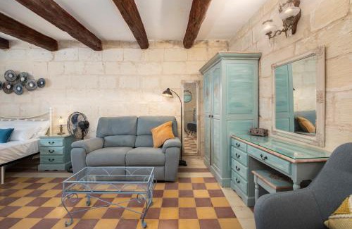 Senglea House | Traditional Maltese Townhouse - Close to Sea