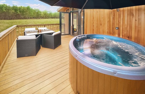 Dukeries Mill Ski Chalet | Traditional Pet Friendly 3 Bed