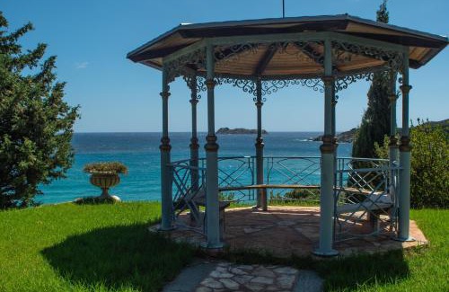 Agii Apostoli House | Traditional stone house by the sea.