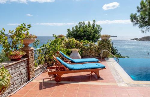 Agii Apostoli House | Traditional stone house by the sea.