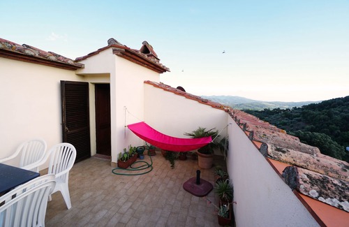 Caldana House | Traditional stone house in romatic tuscan villlage (near the sea)
