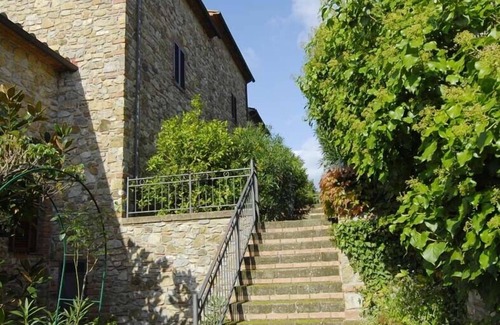 Caldana House | Traditional stone house in romatic tuscan villlage (near the sea)