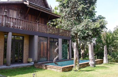 Lat Krabang Villa | Traditional Thai Wood House based Modern Villa Resort w/Garden
