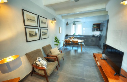 Floriana Ski Chalet | Traditional townhouse, terrace near Valletta WENG1-1