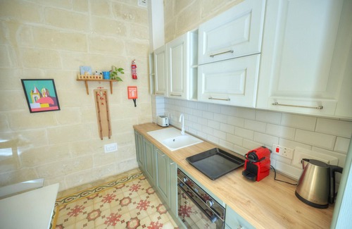 Senglea Ski Chalet | Traditional townhouse with roof terrace RTHE1-1