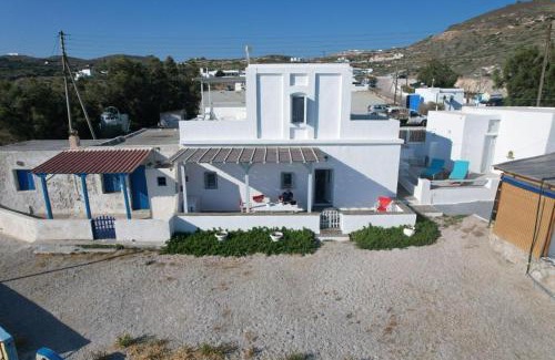 Mandrakia House | Traditional Waterfront House