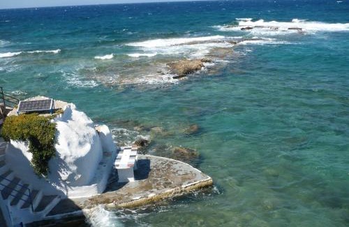 Mandrakia House | Traditional Waterfront House