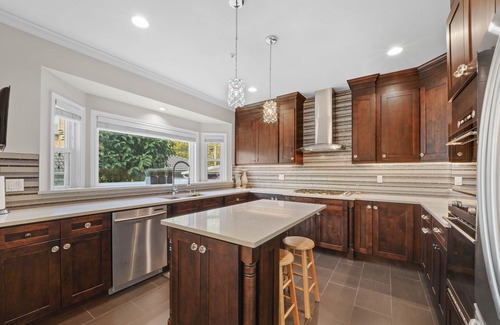 Arbutus Ridge House | Trafalgar House: 6br/4ba+Parking, Gorgeous Renos