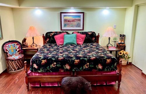 Cheyenne Bed & Breakfast | Trail Boss King EnSuite-Prairie Rose B&B - 1200 sq ft Suite