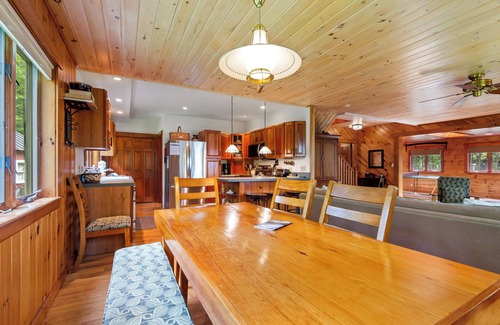 Rangeley Plantation House | Trails End - Lovely 3 bedroom house on the eastern shore of Mooselookmeguntic