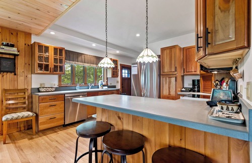 Rangeley Plantation House | Trails End - Lovely 3 bedroom house on the eastern shore of Mooselookmeguntic