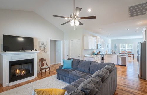 Morganton House | Trailside Escape on the Fonta Flora Trail and near Lake James!