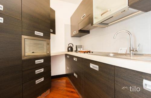 Foce Apartment | Train Station| Parking| A/C| Wifi By Tilo